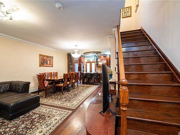 5th image of 63-206 Alderton St