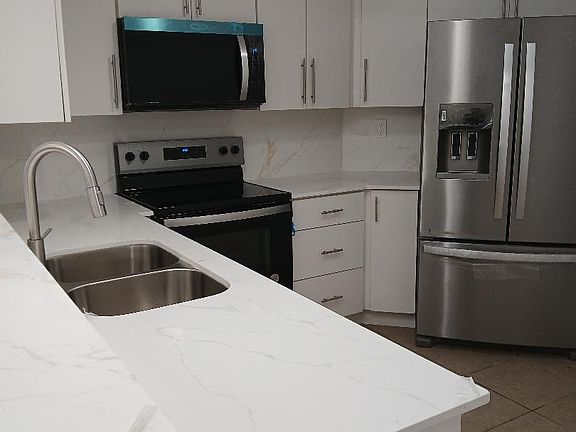4th image of 9427 Fontainebleau Blvd #211
