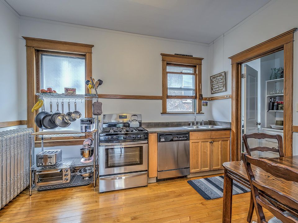 2nd image of 535 S Lombard Ave #1