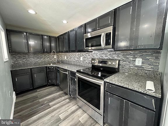3rd image of 522 S 3rd St