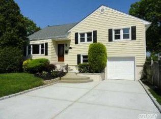 1479 Roth Rd, Seaford, NY 11783