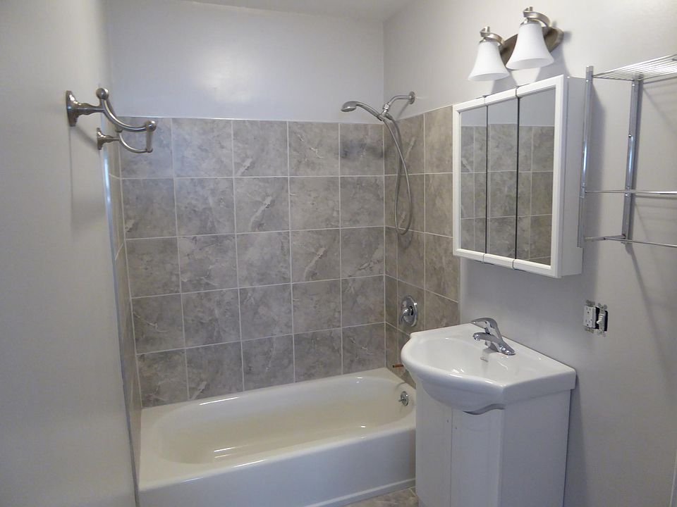 2nd image of 2171 N Maplewood Ave Floor 2