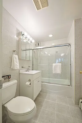 Rented by Perry Associates NYC Inc | media 21