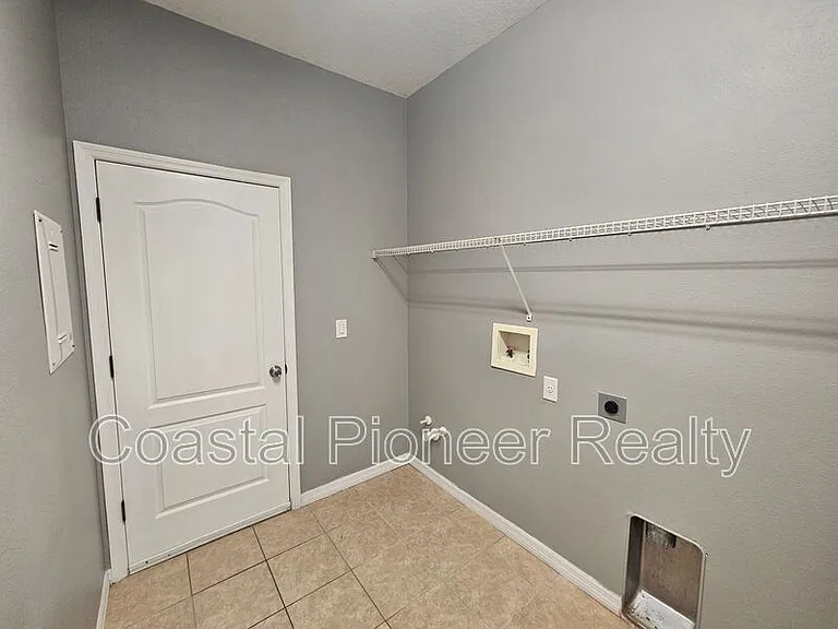 1824 Mira Lago Cir — Photo 34