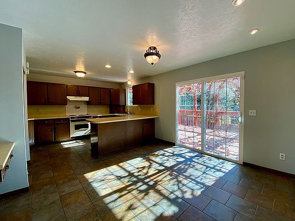 4th image of 2096 E Falcon Hill Dr