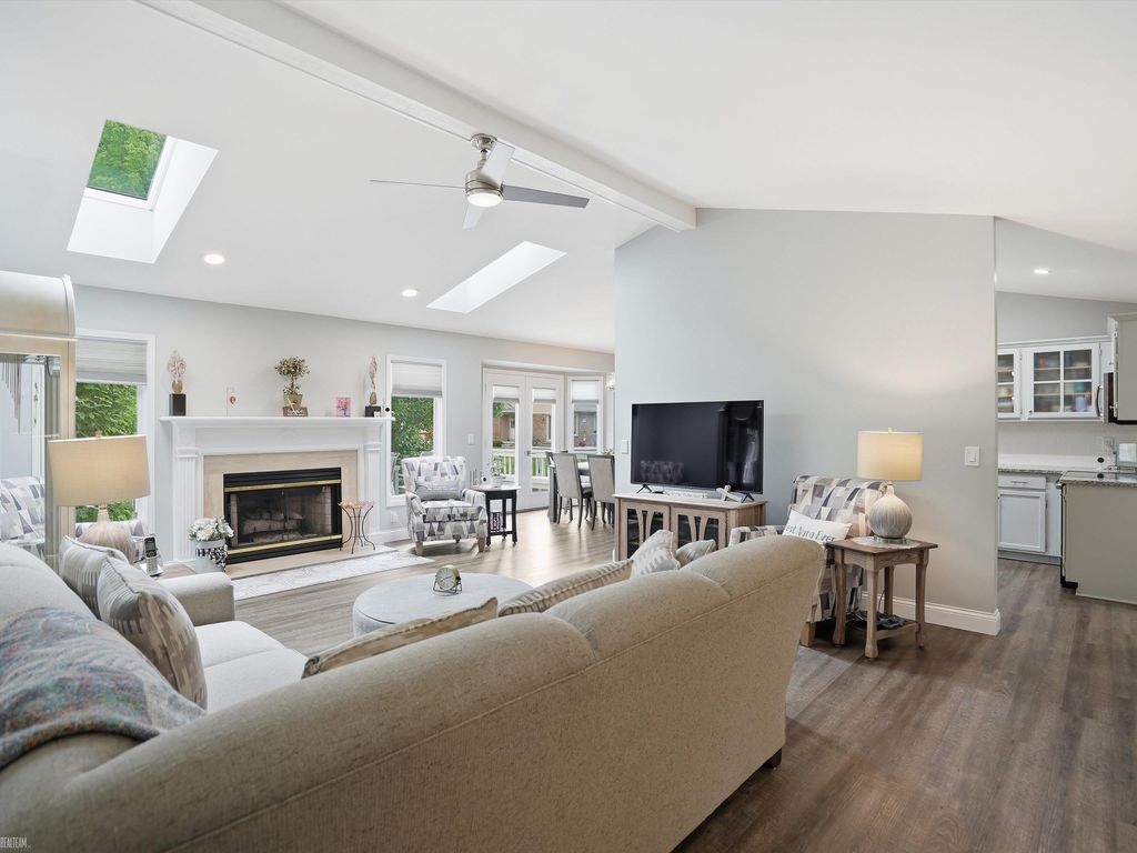19020 Carmelo Dr N, Clinton Township, MI - View 4