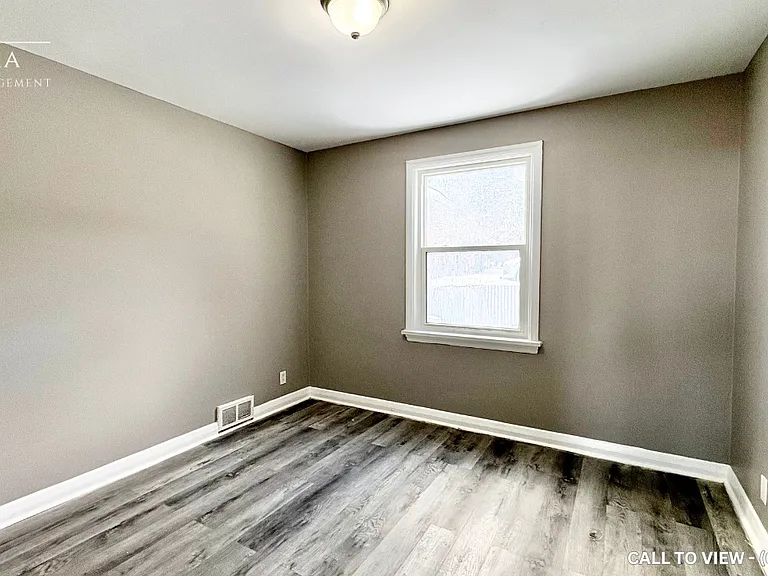 372 Kingsdale Ave #1 — Photo 6