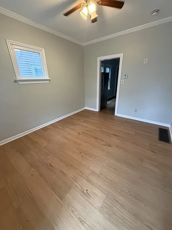 4 bed, 1.0 bath, 1320 sqft, $1,400 — Photo 2