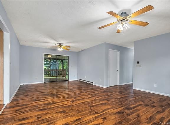 5th image of 4 E Hill Dr