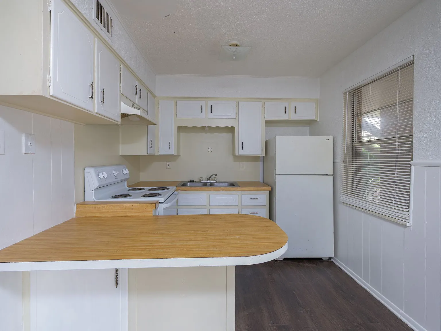 B&I Apartments — Photo 1