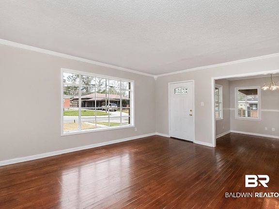 3rd image of 70 Picardy St