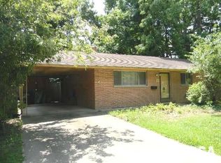 909 W Burton St, Carbondale, IL 62901