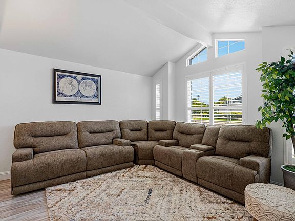 5th image of 1160 Collegeview Dr