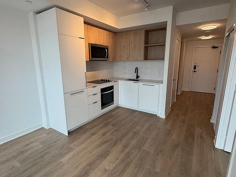 1185 Dupont St #621 — Photo 7