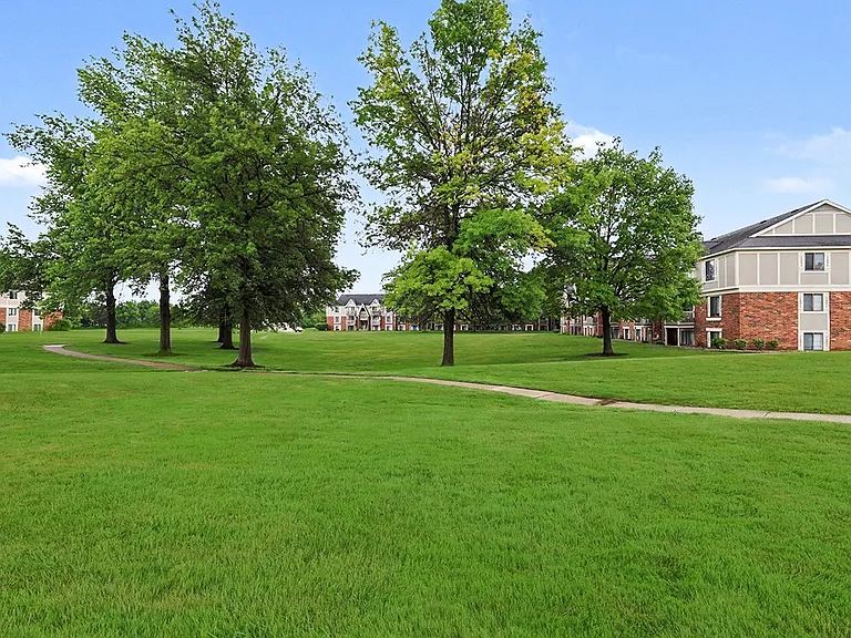 Waverly Park Apartments — Photo 33