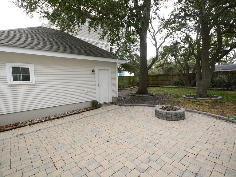 4116 Pretty Lake Ave — Photo 58