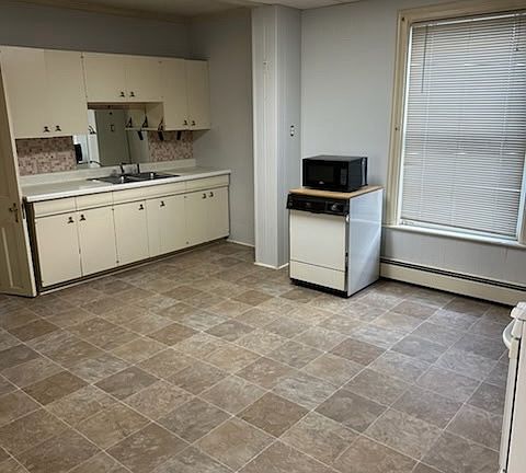 3rd image of 1118 W 8th St APT 1