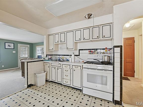 5th image of 7829 Utica Dr