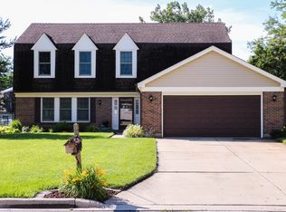 1872 Albright Ct, Wheaton, IL 60189