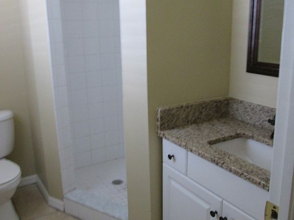 4th image of 214 Lee St