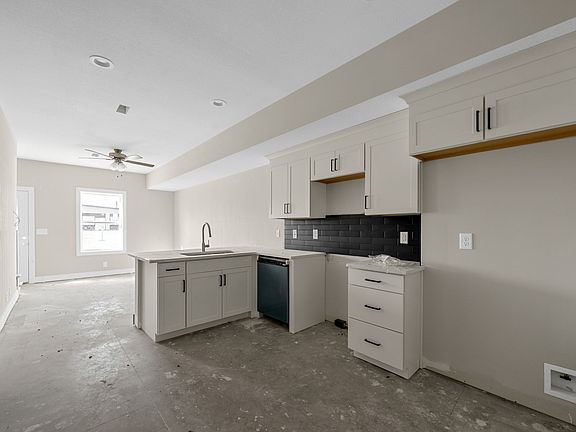 4th image of 1035 Sinclair Dr #1-A