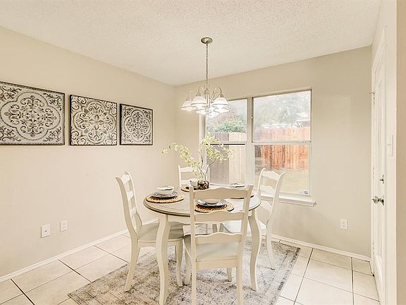 4th image of 3801 Periwinkle Dr