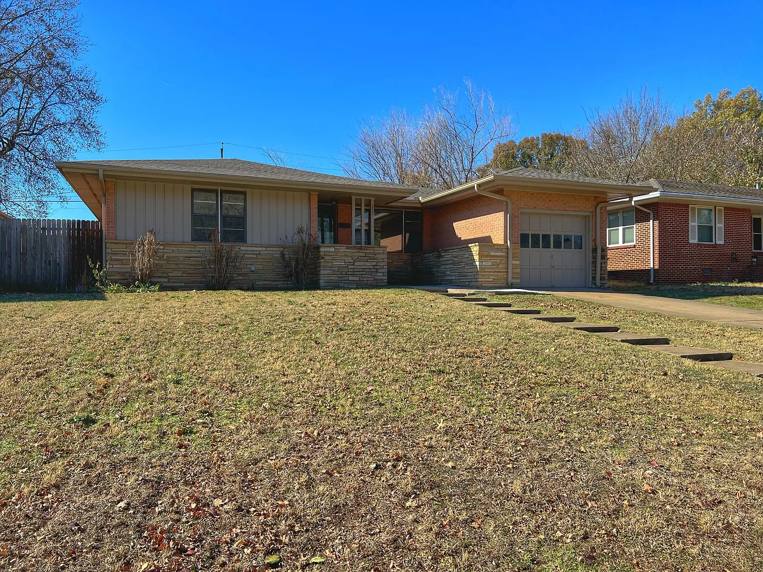 3 bed, 1200 sqft, $1,250 — Photo 2