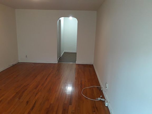 2nd image of 2922 Hering Ave