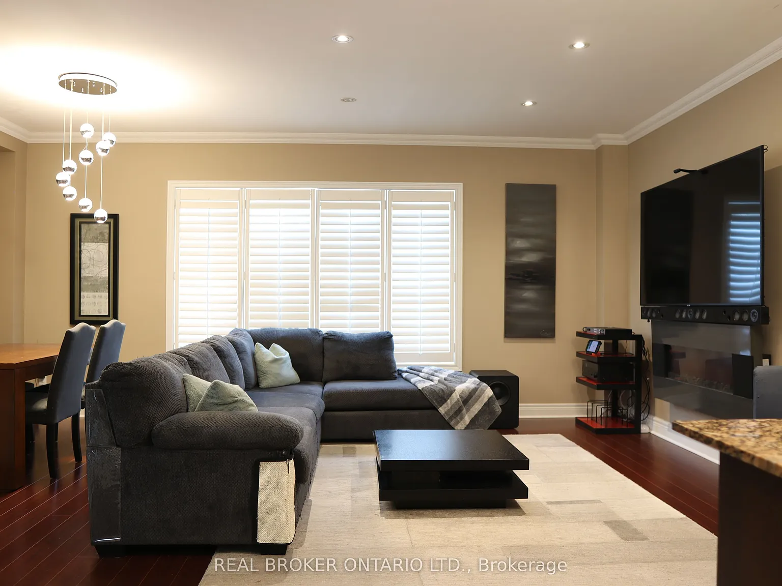 3 bed, $3,290 — Photo 2