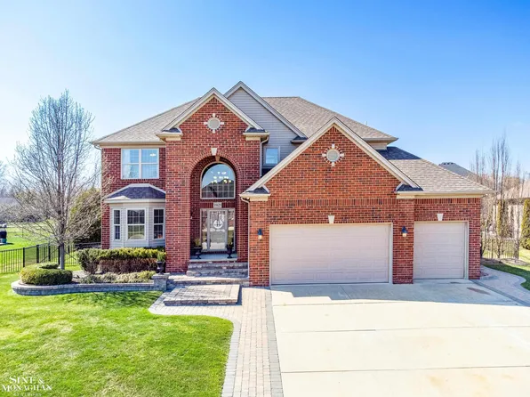 35625 Windridge Dr, New Baltimore, MI 48047