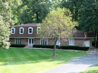 1809 Oakwood Dr, Pekin, IL 61554