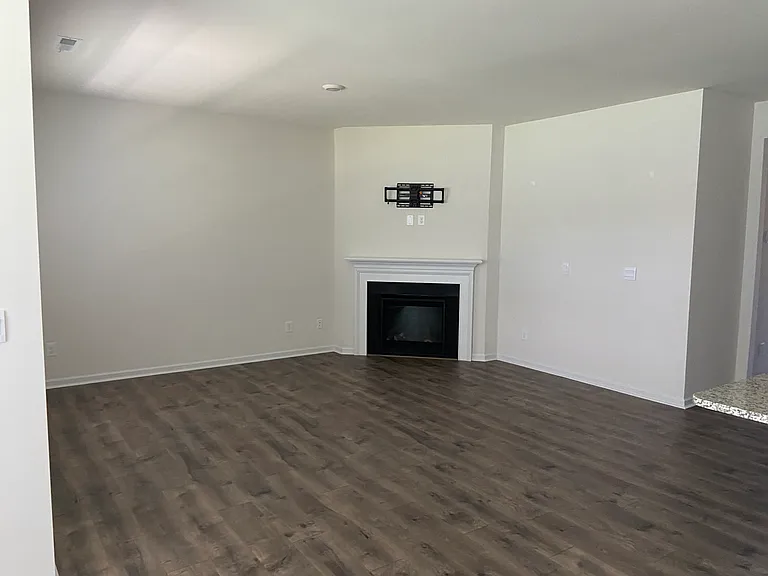 1251 Middlecrest Dr — Photo 9