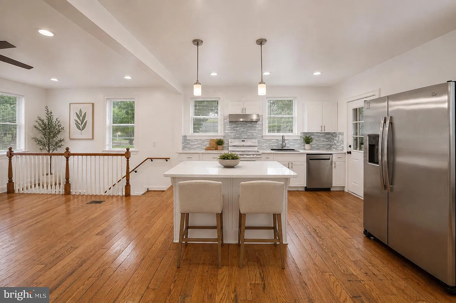 4 bed, 3.5 bath, 3135 sqft, $3,000 — Photo 2