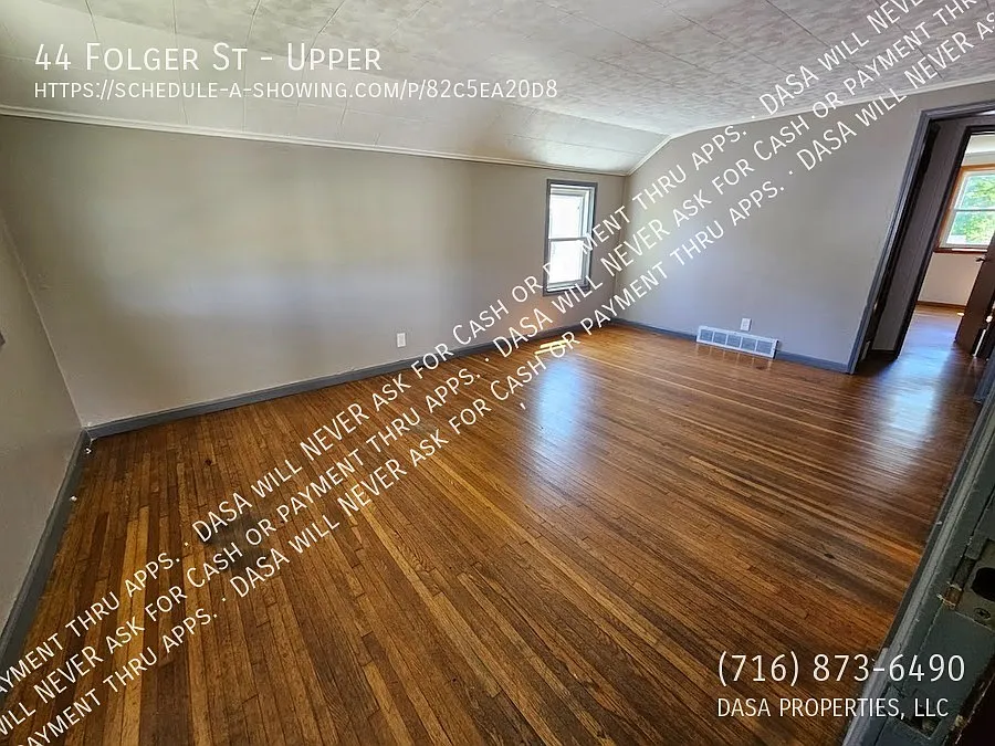 44 Folger Upper - 2 Bed / 1 Bath — Photo 3
