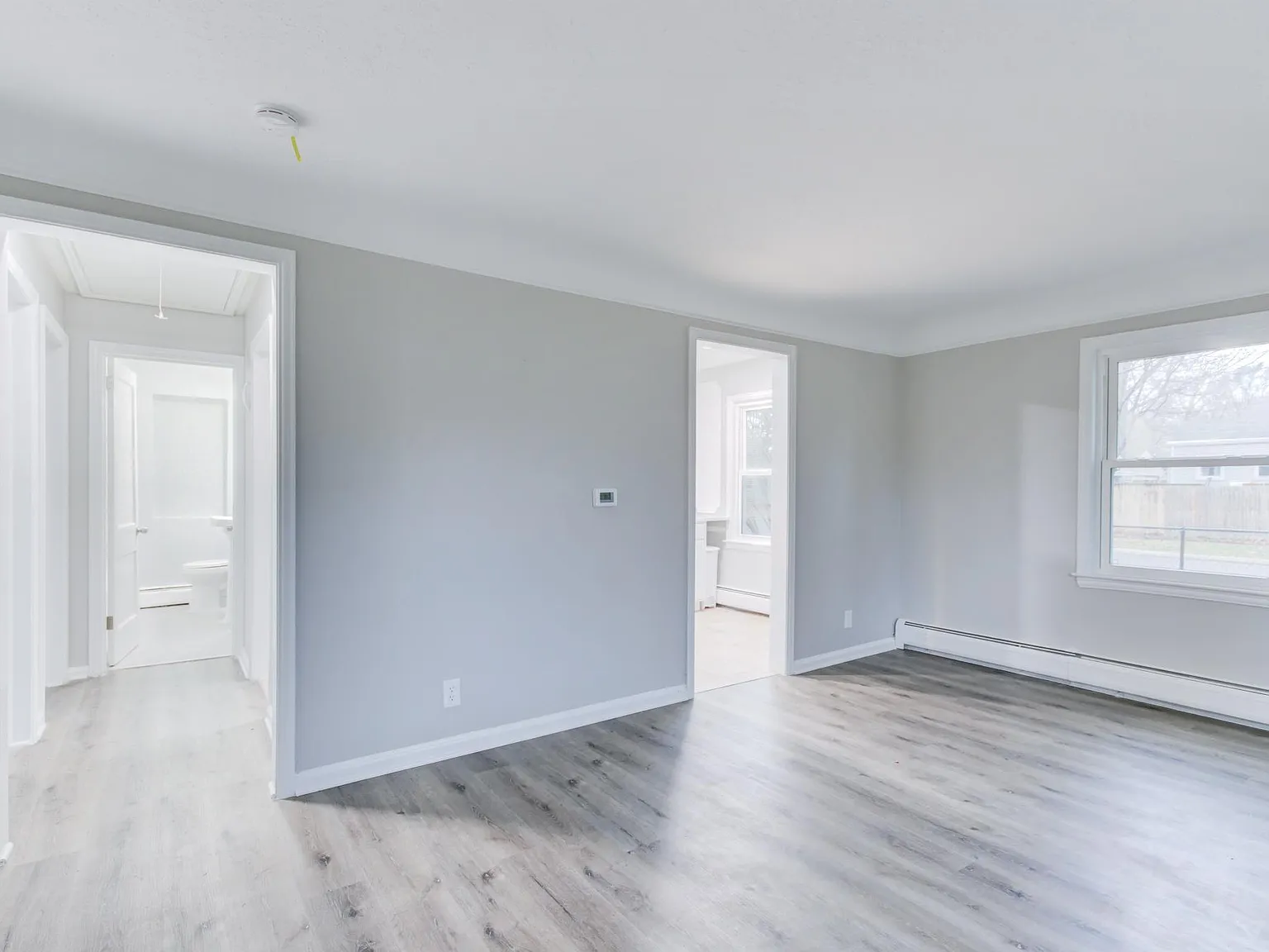 3 bed, 1061 sqft, $2,000 — Photo 2