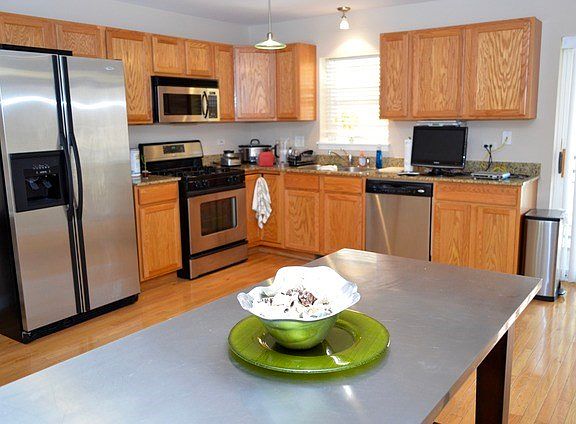 4th image of 7262 N Rogers Ave #7262