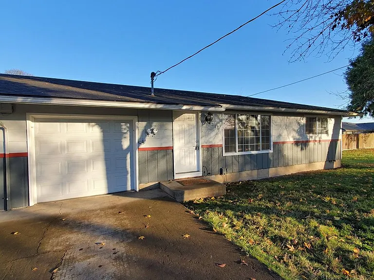 4311 Waverly Dr NE — Photo 2