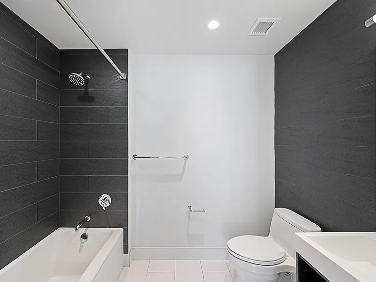555 10th Ave #20C — Photo 7