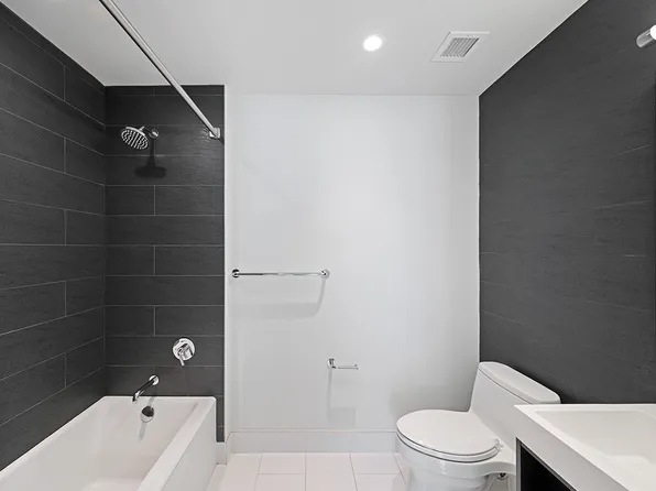 555 10th Avenue image 9 of 21