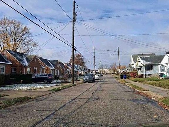 Exterior Neighborhood (street photo)