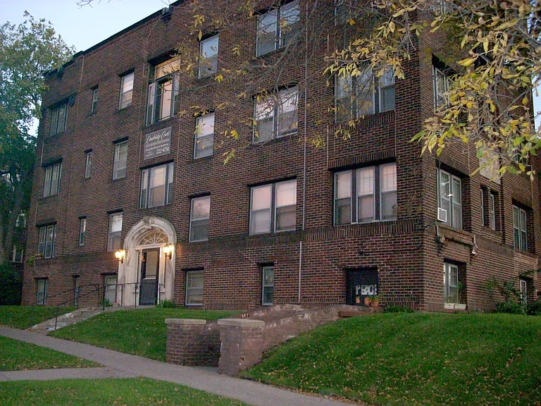 Cambridge Court — Photo 3