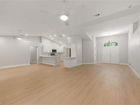 5th image of 741 9th ST SW