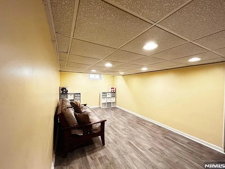 321 Maplewood Dr — Photo 18