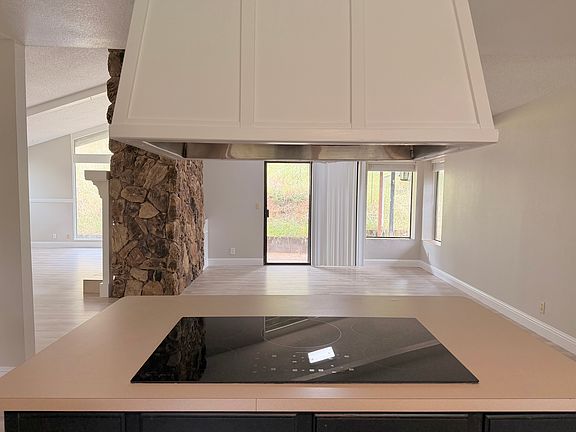 4th image of 2401 Oakvale Dr