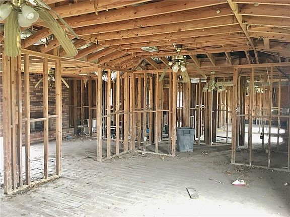2nd image of 2741 Highway 39