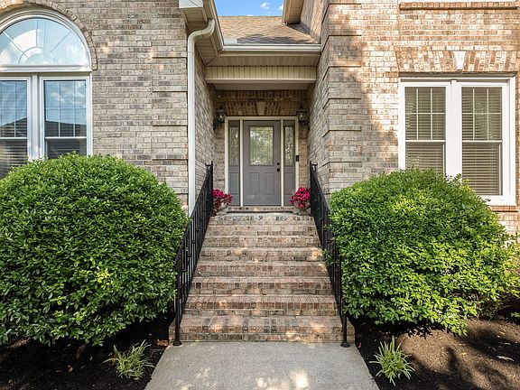 2nd image of 3418 Lawncrest Cv