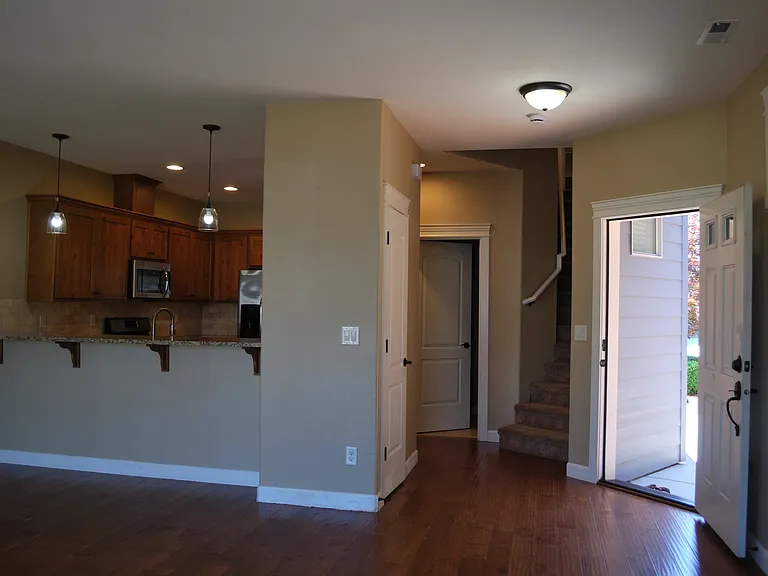 9706 NE 75th Way — Photo 7
