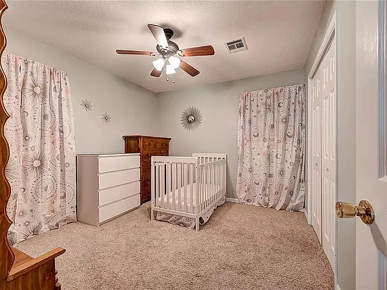 704 Crestmoor Dr — Photo 17