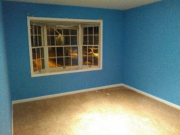 Large Bedroom w/ new carpet