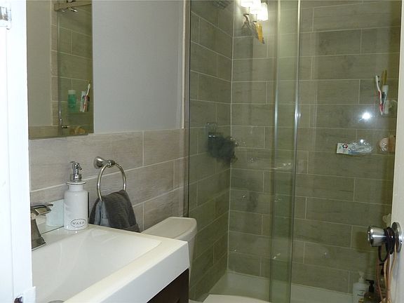 4th image of 147-26 Roosevelt Ave #L1